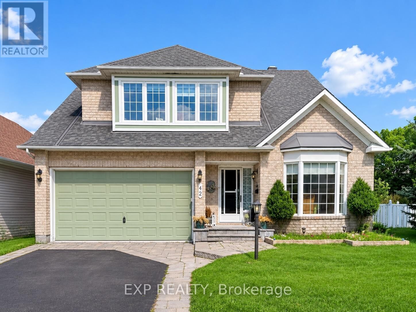 Property Photo: 42 Settler's Ridge Way ON K2J 4V2
