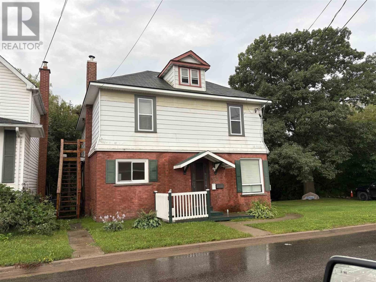 Property Photo: 53 St Andrews Ter # 2 ON P6C 1B2
