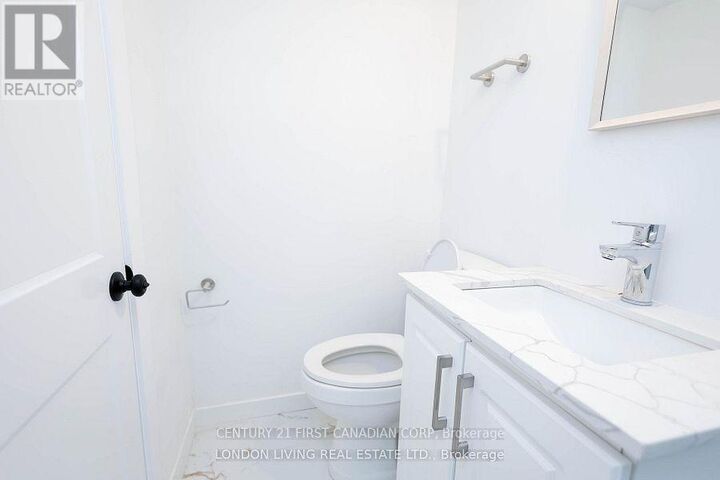 Property Photo:  757 Fleet Street  ON N5Y 1R7 