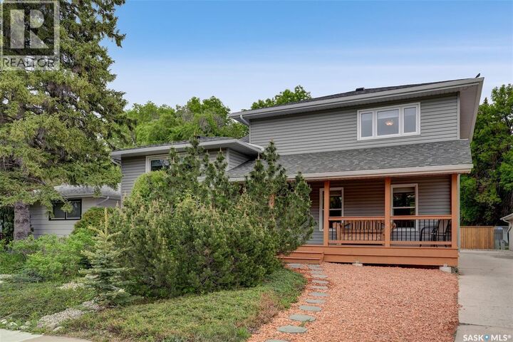 Property Photo:  209 Douglas Avenue E  SK S4N 1H4 