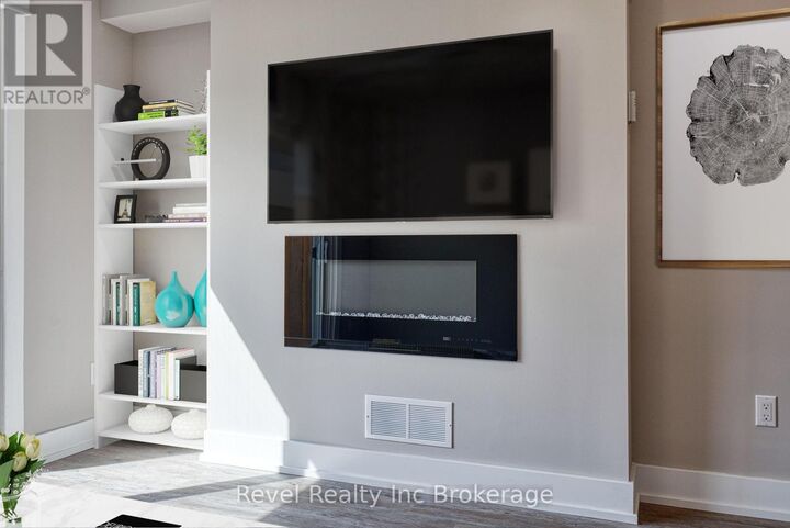 Property Photo:  226 Clarke Street North 9  ON N4S 7M7 