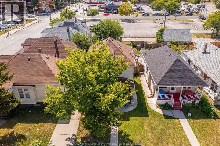 Property Photo:  989 Windsor Avenue  ON N9A 1K1 