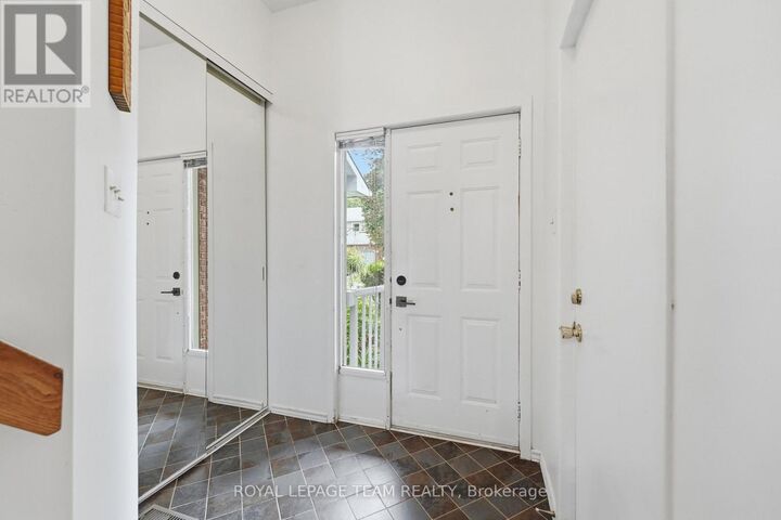 Property Photo:  66 Armadale Crescent  ON K2J 3Z3 