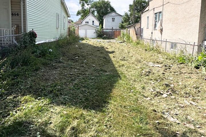 Property Photo:  658 Victor Street  MB R3E 1Y5 