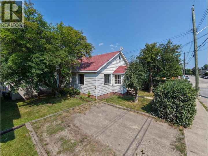 Property Photo: 691 3rd Avenue BC V0B 1M0