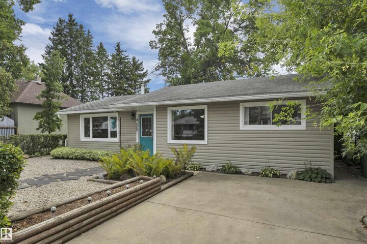 Property Photo:  4609 54 Avenue  AB T9A 0Z2 