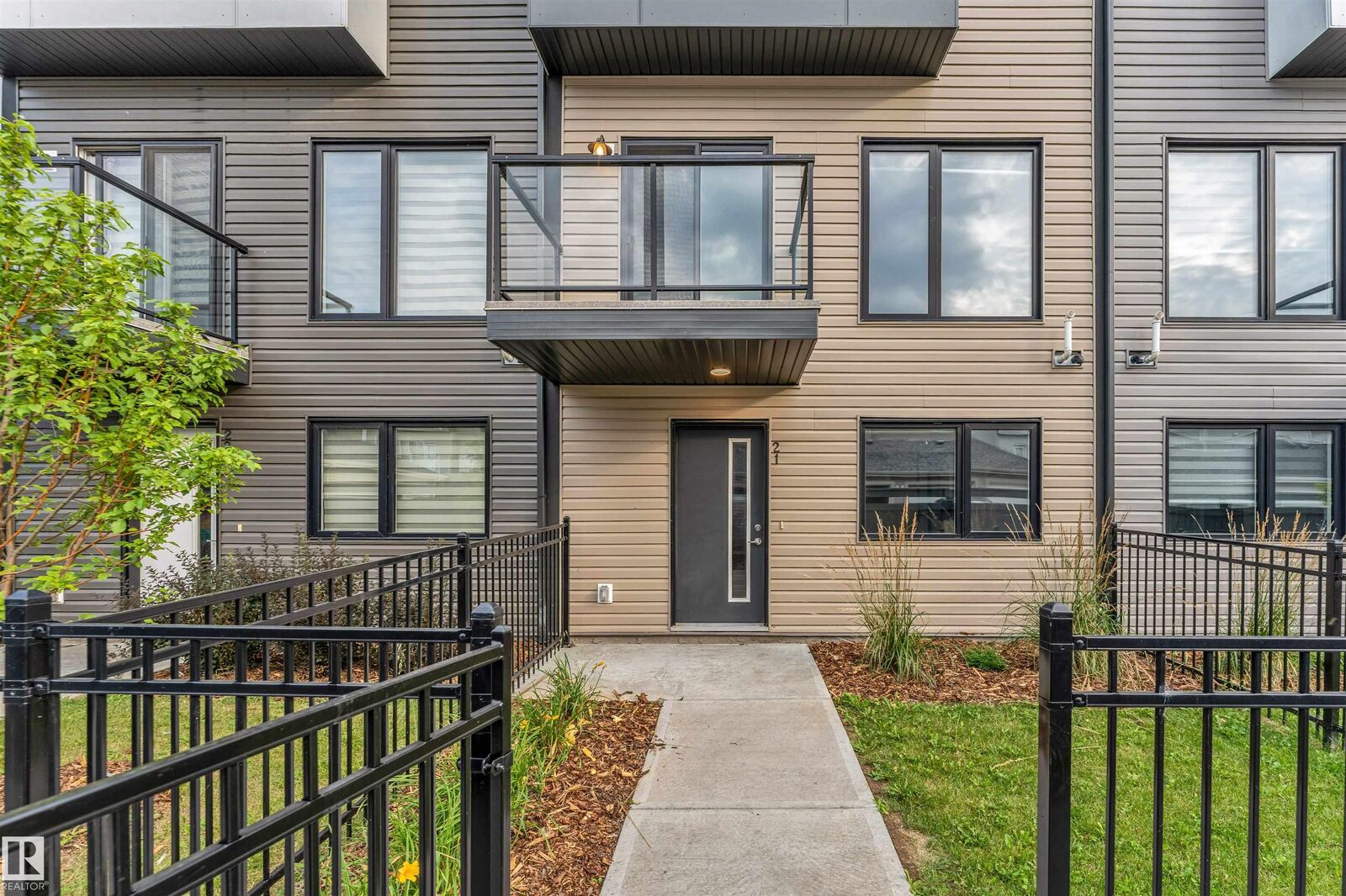 Property Photo: 11910 35 Avenue SW 21 AB T6W 4Z8
