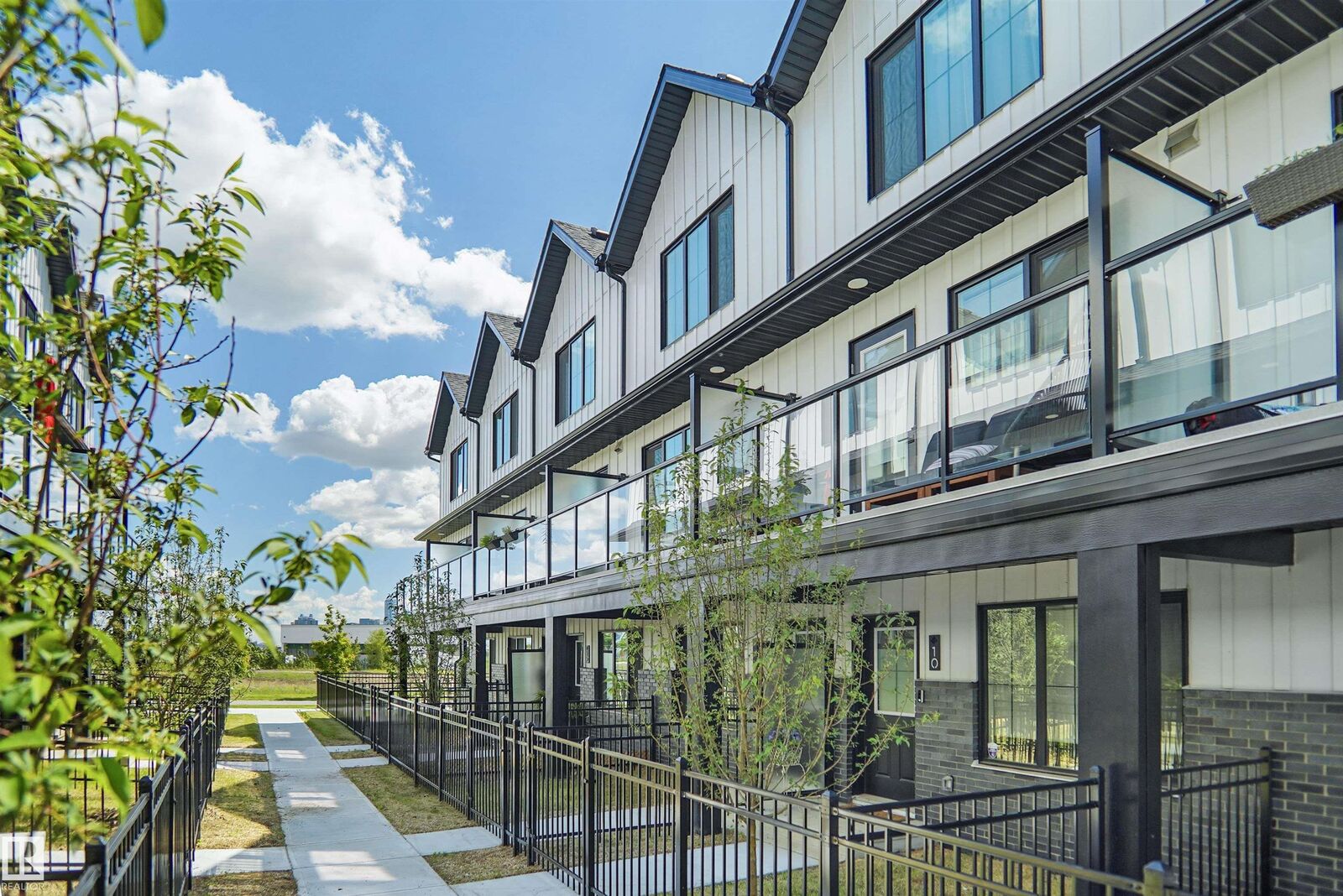 Property Photo:  29 Airport Road NW 11  AB T5G 2P9 