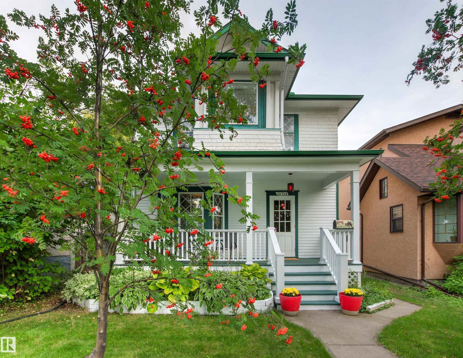 Property Photo:  10714 75 Avenue NW  AB T6E 1J9 