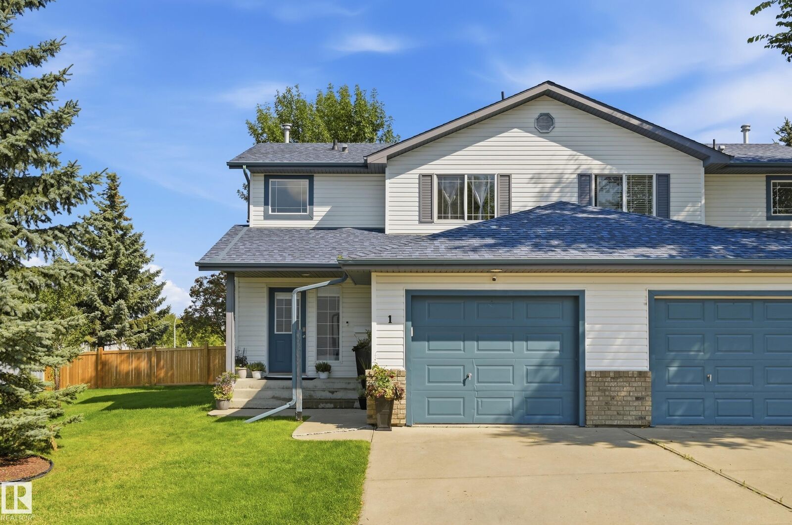 Property Photo:  3 Grove Meadow Drive 1  AB T7X 4L9 