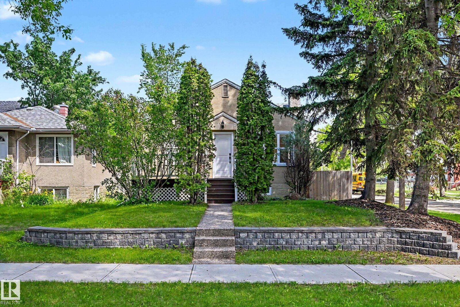 Property Photo:  11603 71 Street NW  AB T5B 1W3 