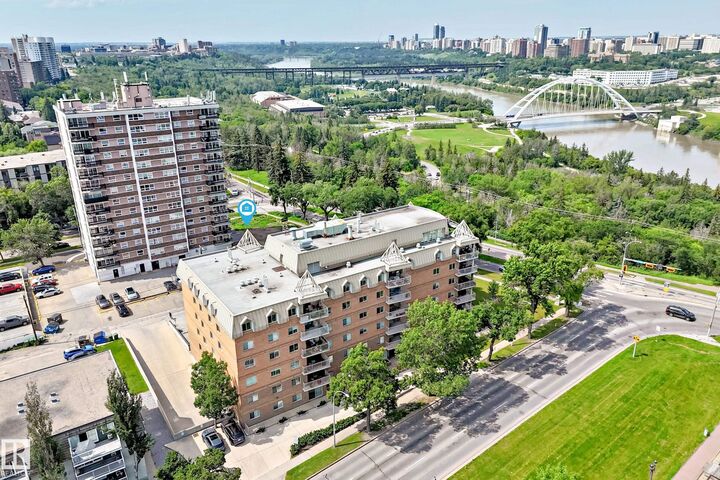 Property Photo: 8728 Gateway Boulevard NW 606 AB T6E 6K3