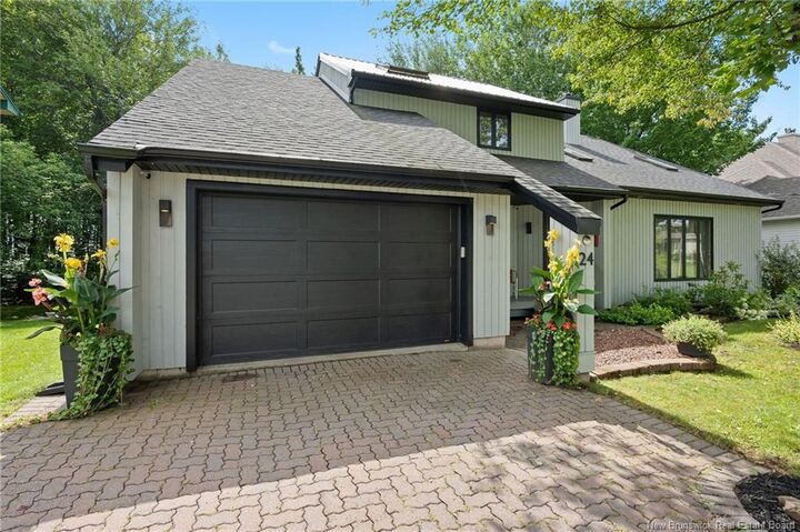 24 Morewood Crescent — photo 1