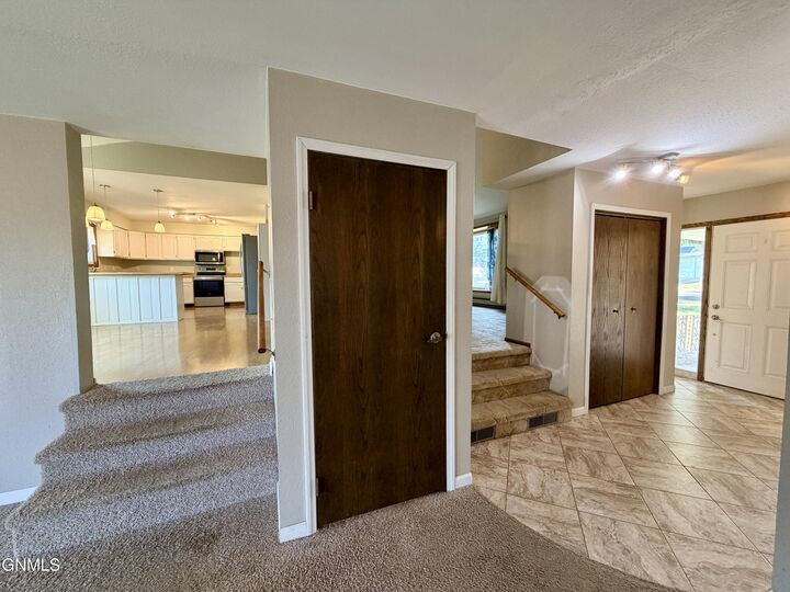 Property Photo:  213 10th Street NE  ND 58523 