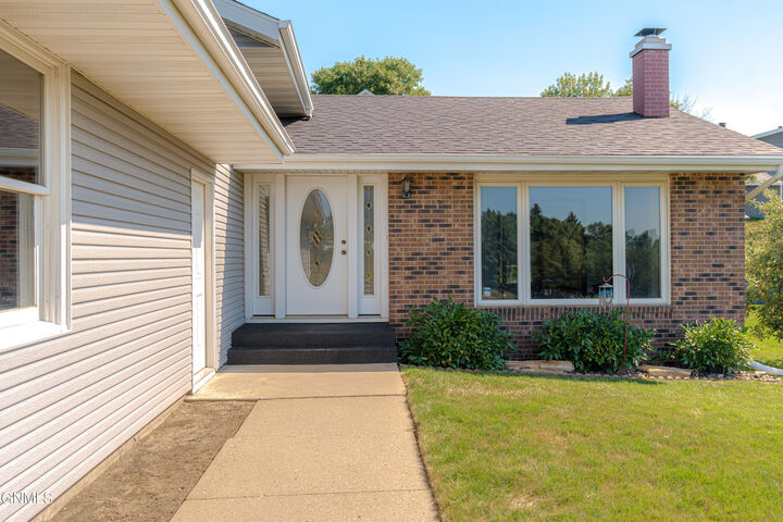 Property Photo: 710 3rd Avenue NE ND 58554