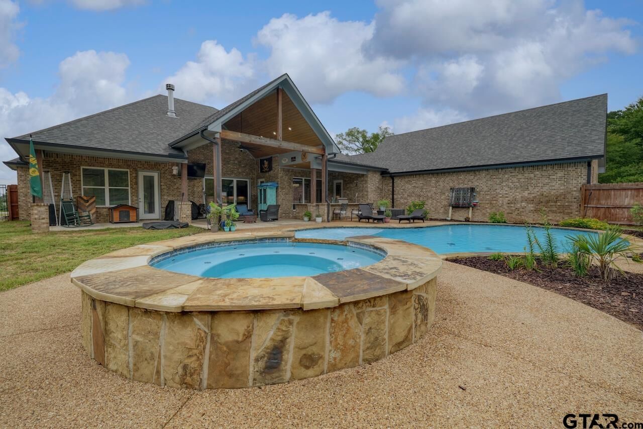 Property Photo:  4999 Lago Vista Drive  TX 75752 