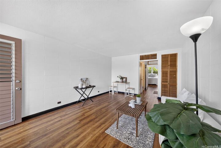 Property Photo:  1710 Makiki Street 302  HI 96822 