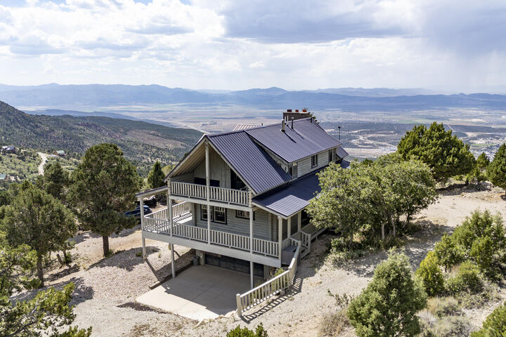 Property Photo: 1159 E Cedar Highlands Dr UT 84720