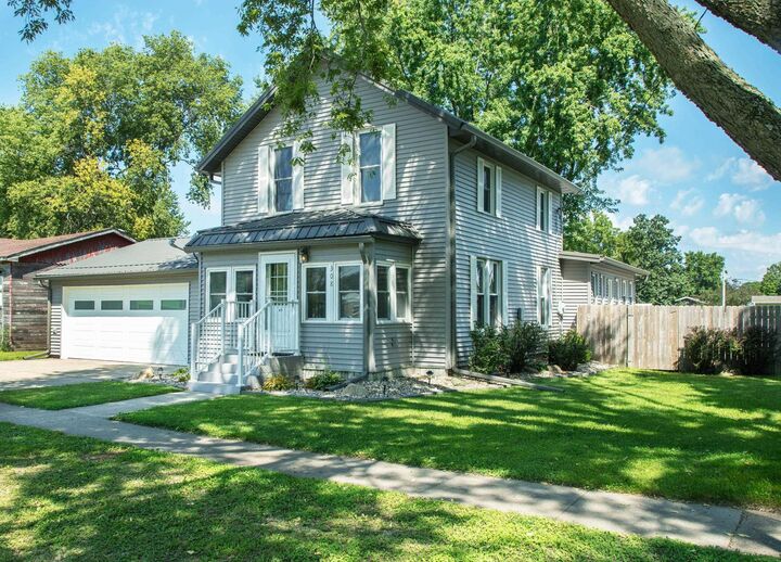 Property Photo:  308 Division Street  IA 50666 
