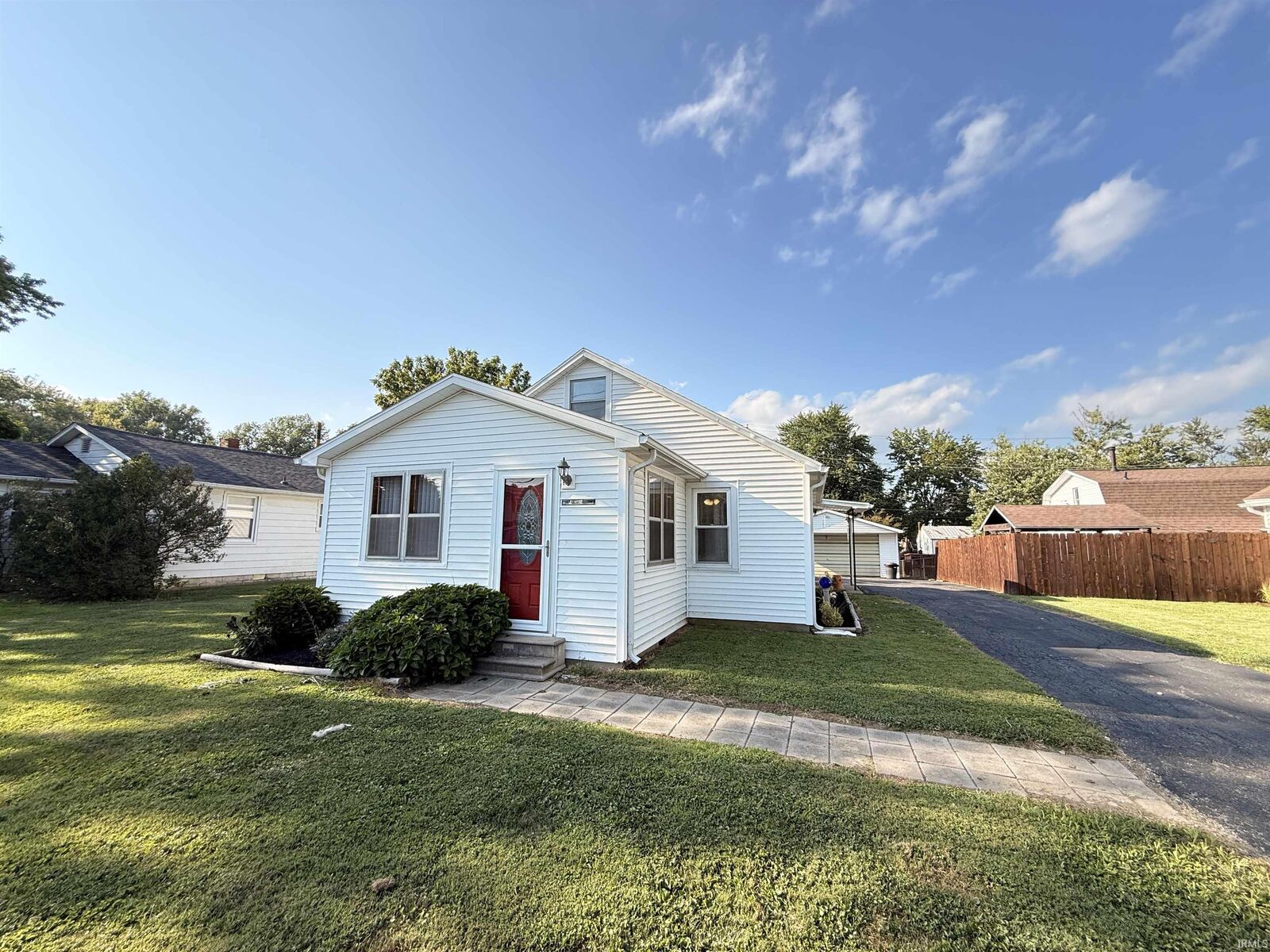 Property Photo: 604 E Moore Street IN 47601