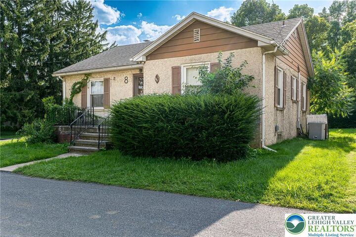 Property Photo:  8 Aarons Place  PA 18040 