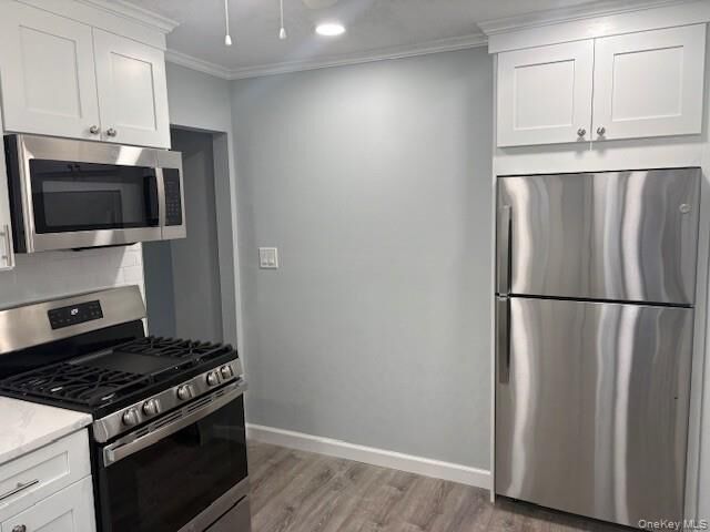 Property Photo:  842 N Wellwood Avenue  NY 11757 