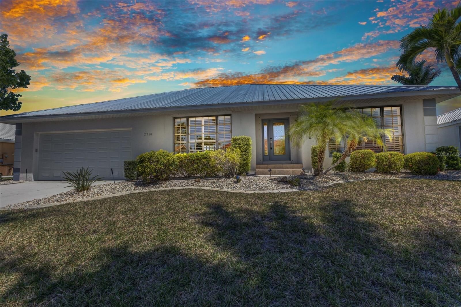 Property Photo:  2718 Saint Thomas Drive  FL 33950 