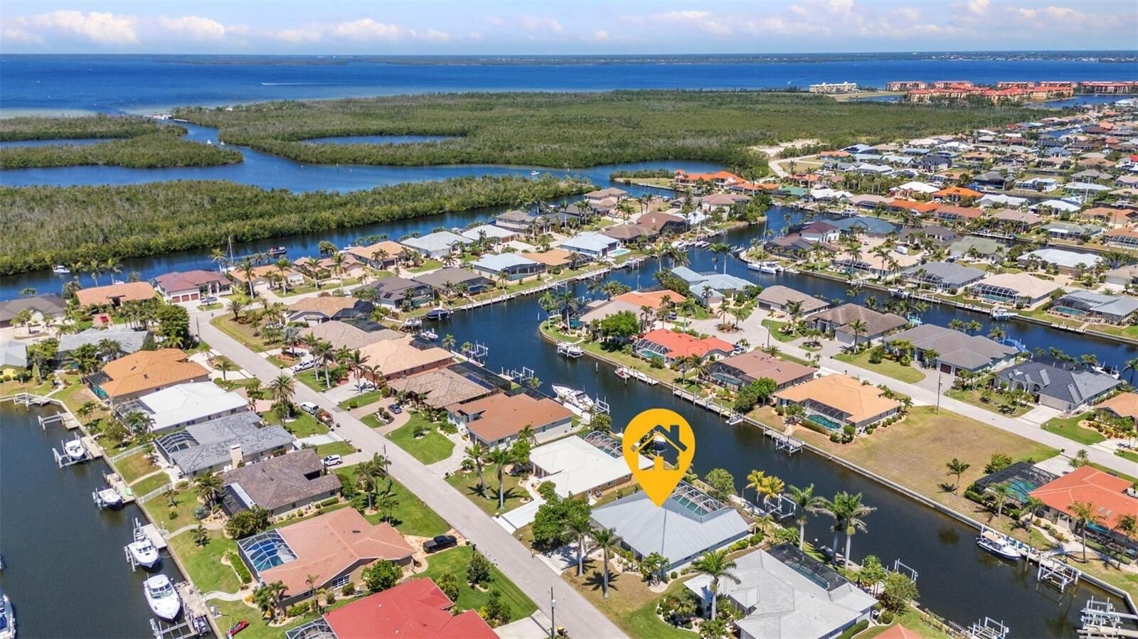 Property Photo:  2718 Saint Thomas Drive  FL 33950 