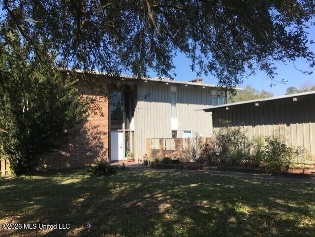Property Photo:  2416 Rolling Meadows Road  MS 39553 