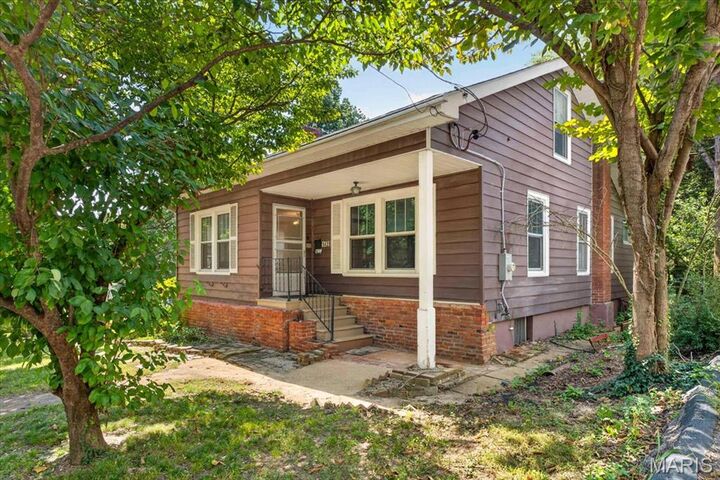 Property Photo: 1439 Grant Road MO 63119