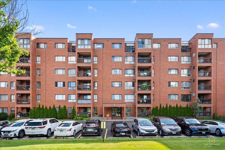 Property Photo:  3700 Capri Court 104  IL 60025 