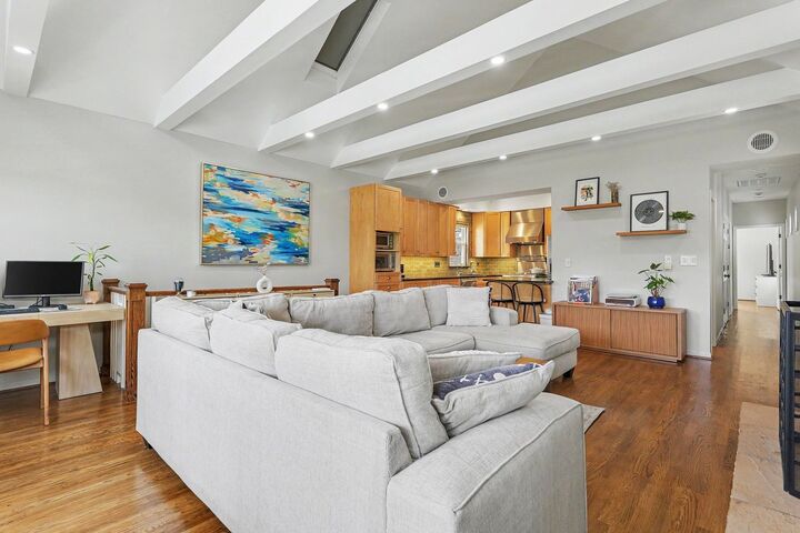 Property Photo: 1619 W Hollywood Avenue 3 IL 60660