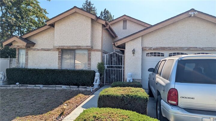 Property Photo: 1122 Reggio Place CA 91766