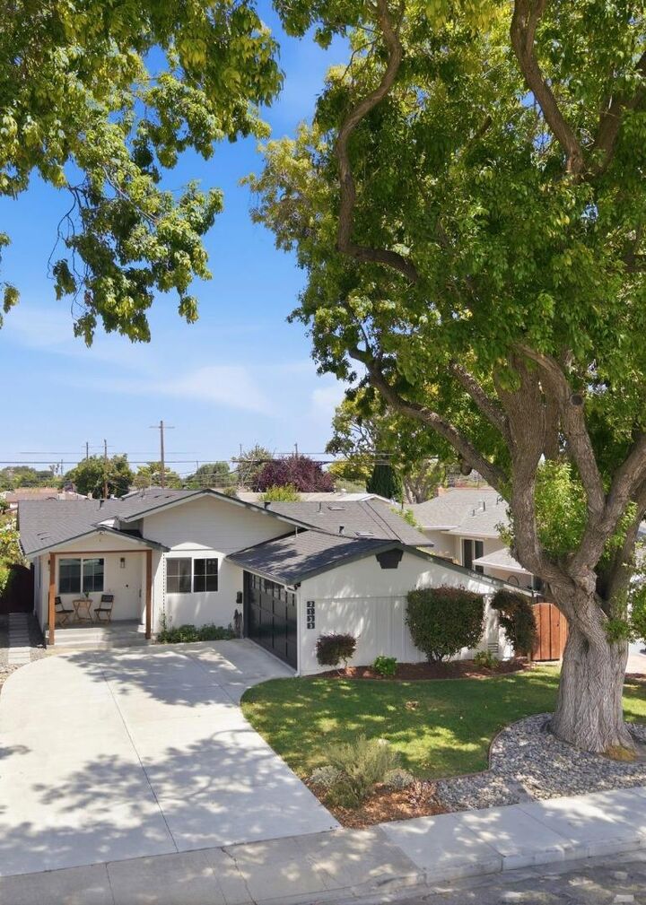 Property Photo:  2133 Santa Cruz Avenue  CA 95051 