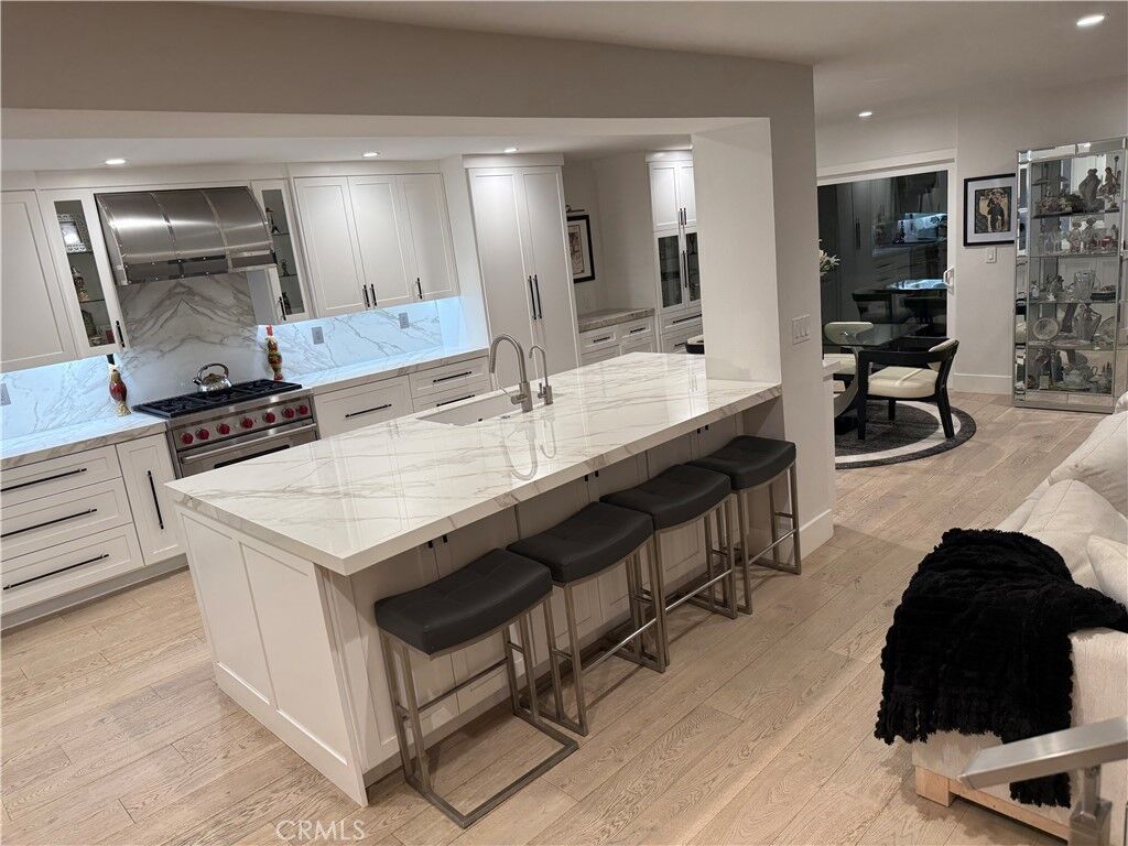 Property Photo:  526 Vista Grande  CA 92660 