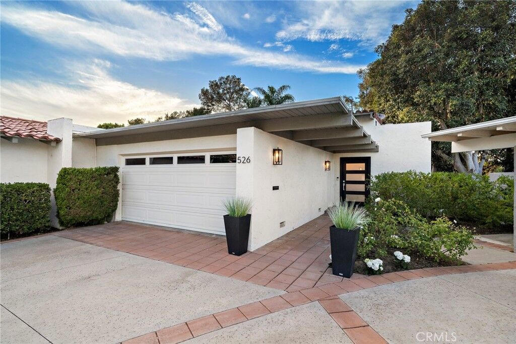 Property Photo:  526 Vista Grande  CA 92660 