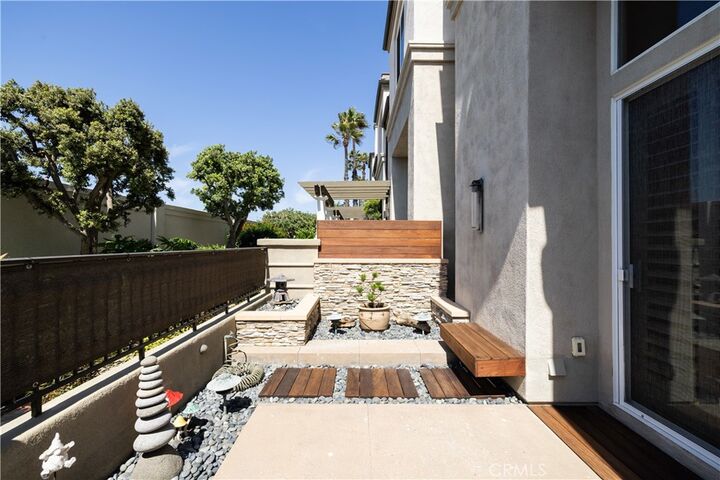 Property Photo:  19427 Surfset  CA 92648 