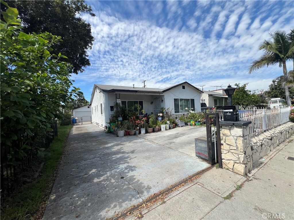Property Photo: 727 Oakford CA 90022