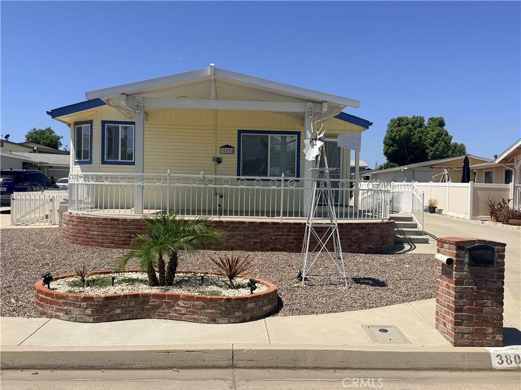Property Photo: 38055 Calle Amigable CA 92563