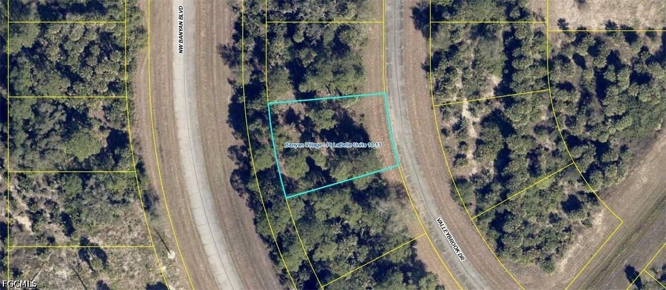 Property Photo: 408 Valleybrook Drive FL 33935