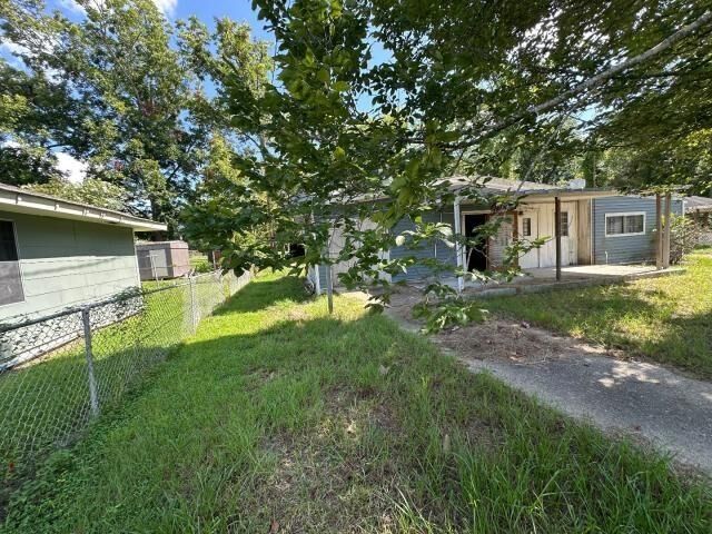 Property Photo:  654 Old Rafe Meyer Road  LA 70807 