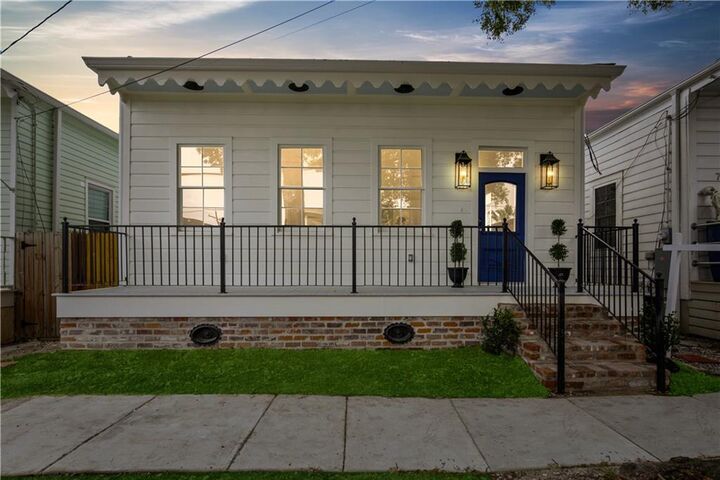 Property Photo:  731 Valence Street  LA 70115 
