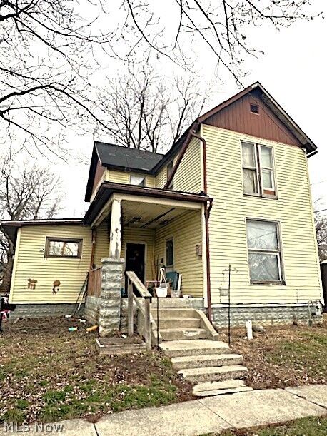 Property Photo: 817 E Eureka Street OH 45804