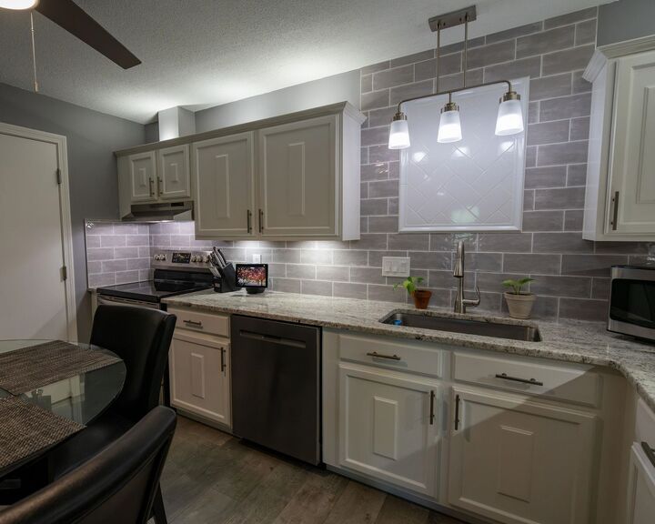 Property Photo: 6 Autumn Leaf Drive NH 03060
