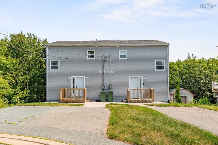 114-116 Thornhill Drive — photo 1