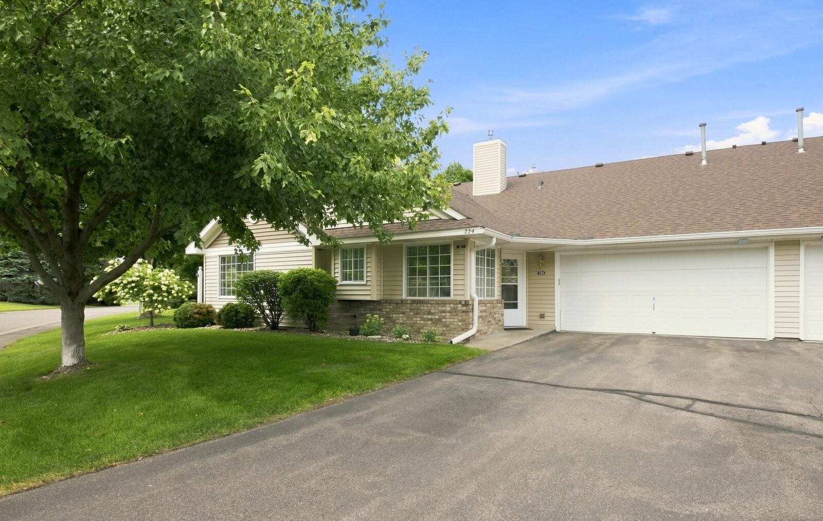 Property Photo:  724 85th Lane NW  MN 55433 