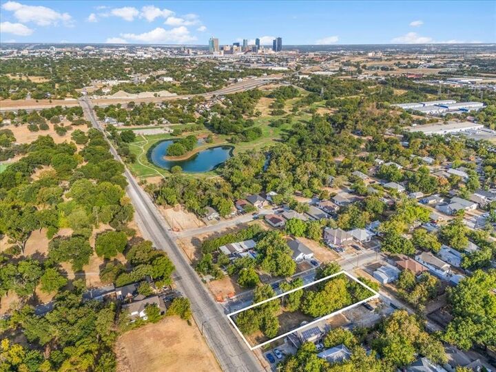 Property Photo: 2501 E Vickery Boulevard TX 76105