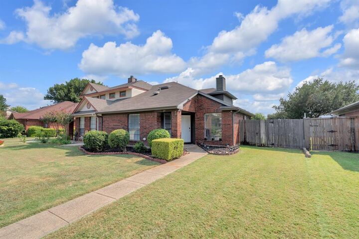 Property Photo: 2111 Prairie Creek Trail TX 75040