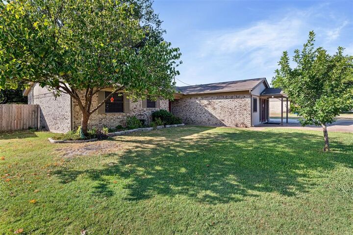 Property Photo: 2015 Roberts Drive TX 76048