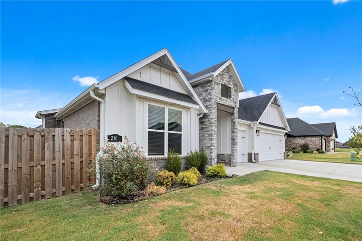 Property Photo:  2104 Crandall Road  AR 72751 